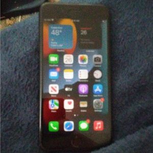 iPhone 7s plus . Fully unlocked no cracks great phone . Open to any Carrir